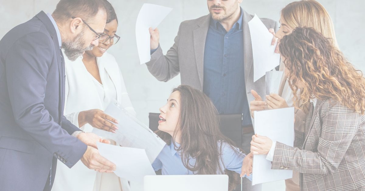 工作壓力大到撐不住,心理師說明 4 個該找人談的訊號